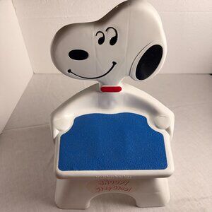 Vintage SNOOPY Peanuts 1980's Knickerbocker Step Stool Chair Plastic RARE HTF